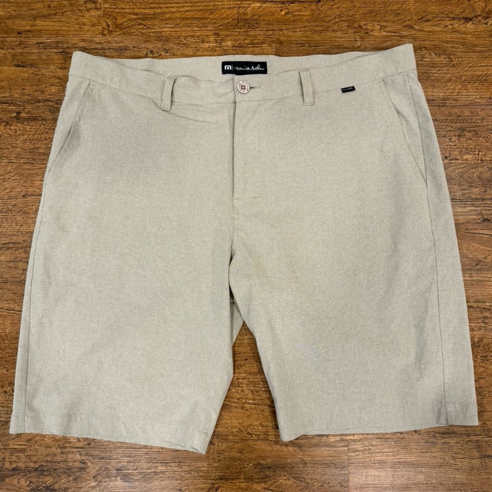 Travis Mathew Beige Beck Performance Casual Golf Chino Shorts Bermudas Men 40x10
